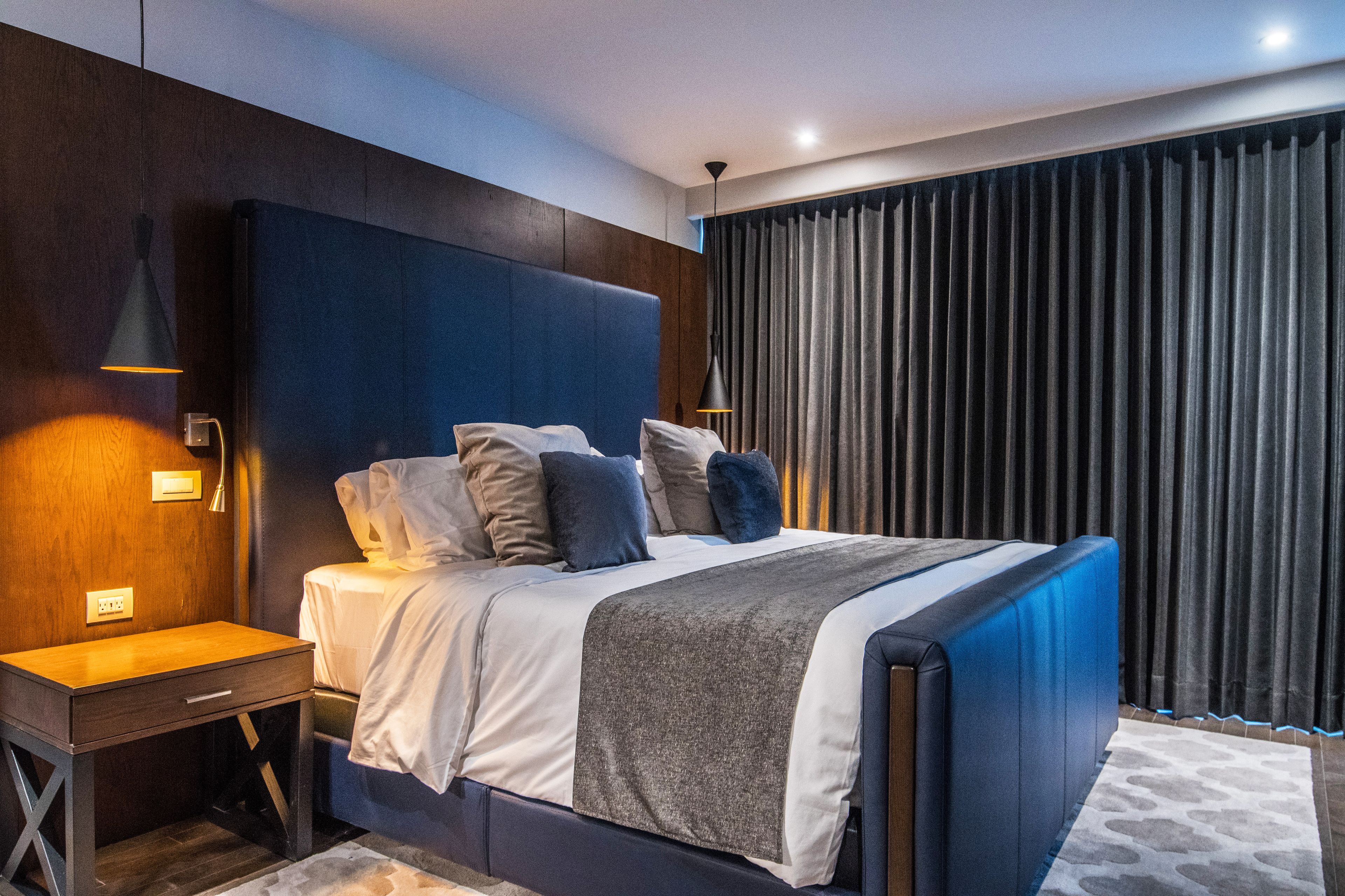 superior suite, 1 king bed | premium bedding, down duvets, minibar, in-room safe