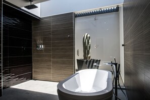 Superior Suite, 1 King Bed | Jetted bathtub - Marsella 45 (Hermosillo)