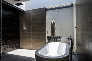 Superior Suite, 1 King Bed | Jetted tub