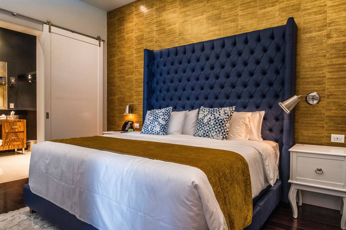 1 bedroom, premium bedding, down comforters, minibar
