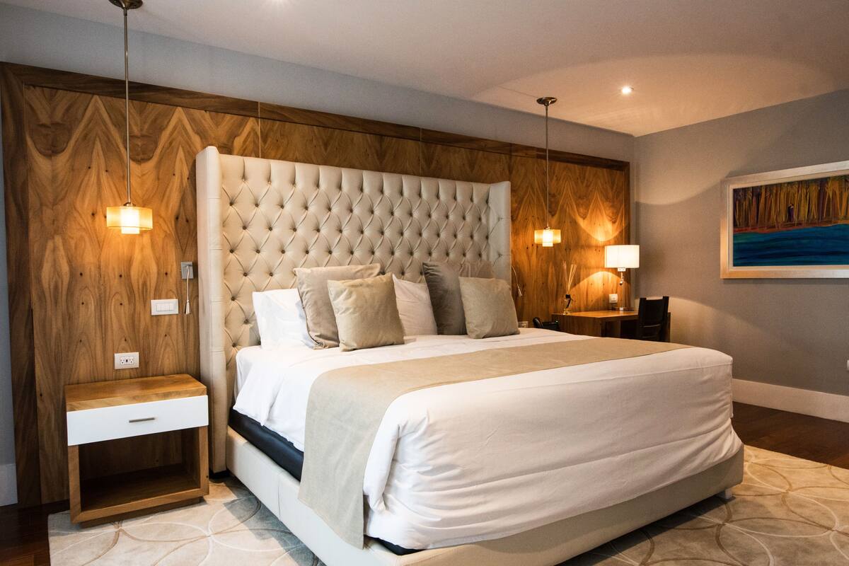 1 bedroom, premium bedding, down comforters, minibar