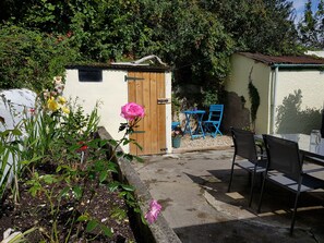 Outdoor dining - Walk to beach, village location, near Fowey and Eden Project (Tywardreath)