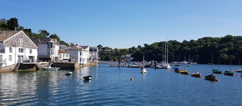 Walk to beach, village location, near Fowey and Eden Project