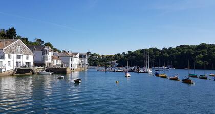 Walk to beach, village location, near Fowey and Eden Project