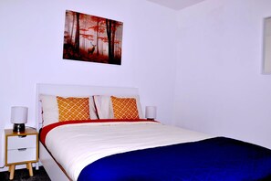 3 chambres, fer et planche à repasser, Wi-Fi, draps fournis