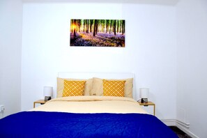 3 bedrooms, iron/ironing board, WiFi, bed sheets - The Birmingham Getaway near city center⭐️⭐️⭐️free parking ⭐️⭐️⭐️ (Birmingham)