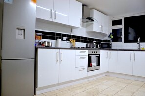 Fridge, microwave, oven, stovetop - The Birmingham Getaway near city center⭐️⭐️⭐️free parking ⭐️⭐️⭐️ (Birmingham)