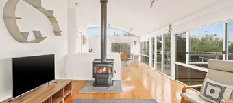 Modern Sanctuary by the Silverleaves Beach