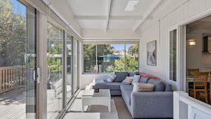 TV - Beachcomber Getaway (SMITHS BEACH)