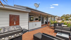 تناول الطعام بالخارج