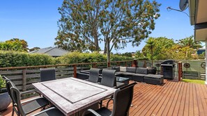 تناول الطعام بالخارج