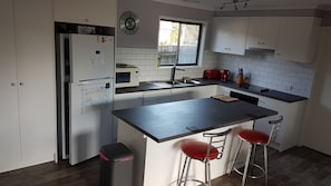 Micro-ondes, plaque de cuisson, lave-vaisselle