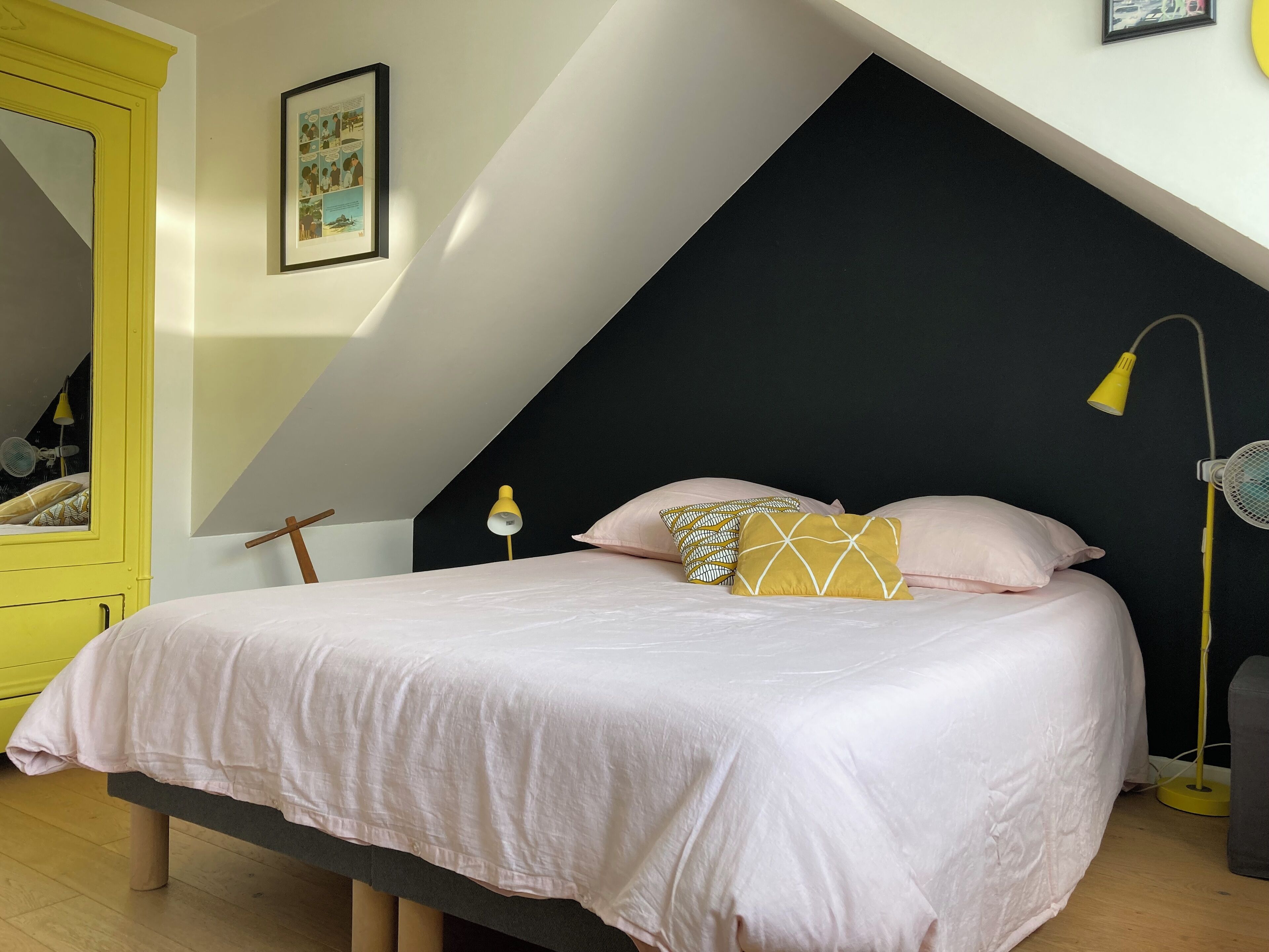 2 slaapkamers, een bureau, een strijkplank/strijkijzer, gratis wifi