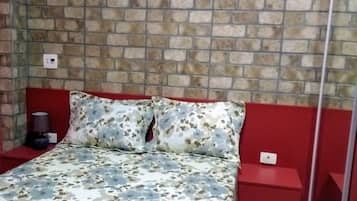 Rumah | Meja kerja, tirai kedap cahaya, setrika/meja setrika, dan Wi-Fi gratis