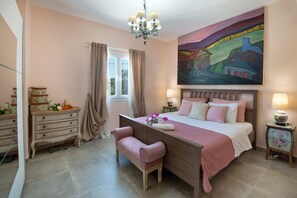 3 bedrooms, desk, iron/ironing board, WiFi