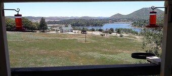 Cabaña de montaña con vista al lago en Cuyamaca State Park - Julian, CA