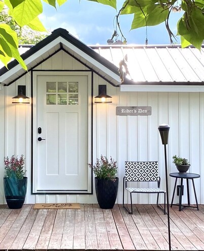 Private cottage located on The Carriage House Inn Estate