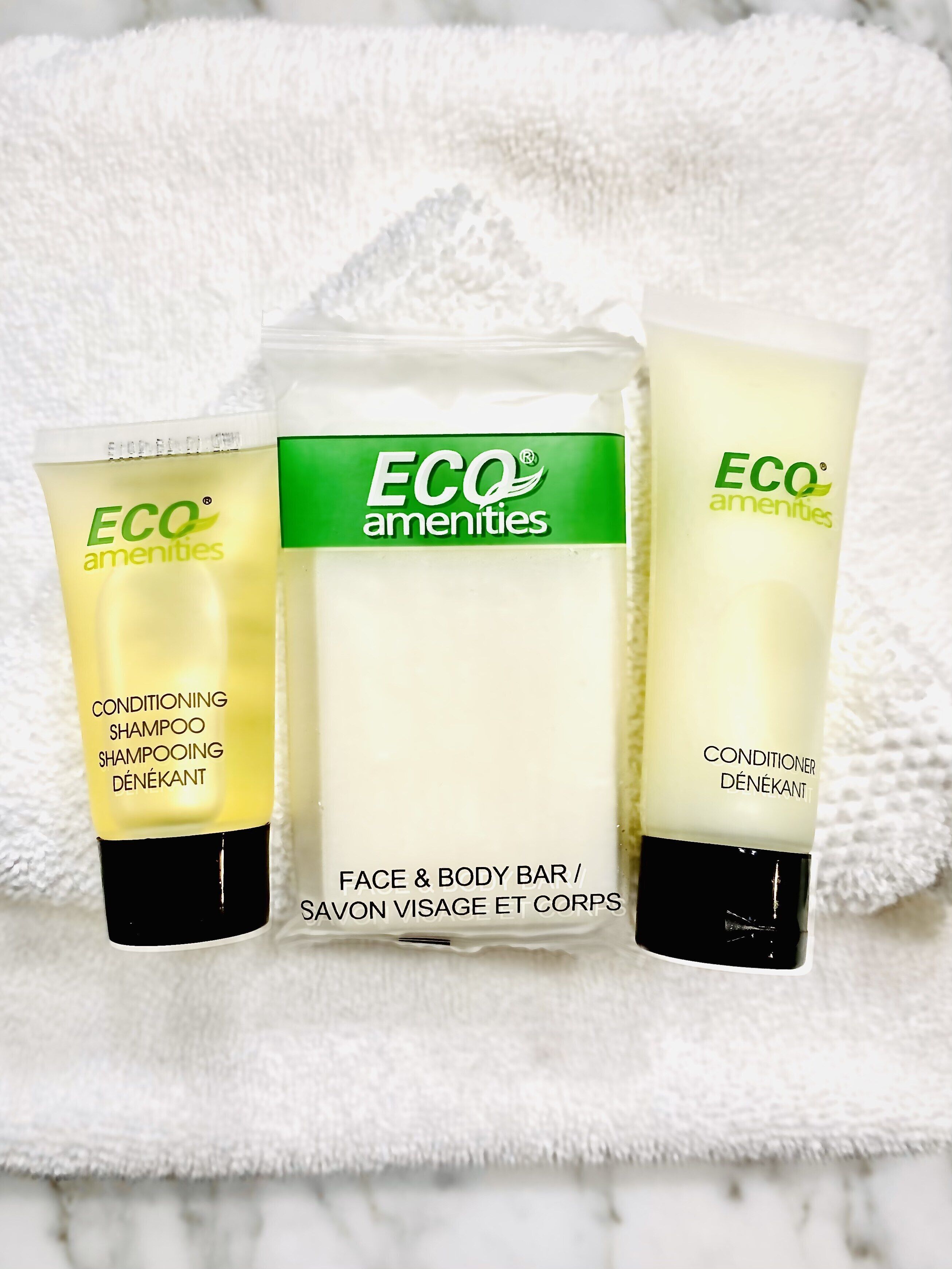 Douche, sèche-cheveux, serviettes fournies