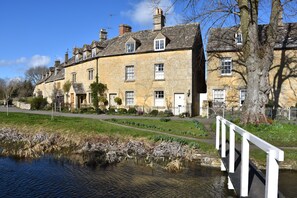 Exterior - Period cottage in idyllic riverside location in prime Cotswolds village (Lower Slaughter)
