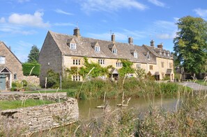 Exterior - Period cottage in idyllic riverside location in prime Cotswolds village (Lower Slaughter)