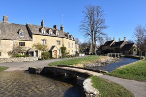 Exterior - Period cottage in idyllic riverside location in prime Cotswolds village (Lower Slaughter)
