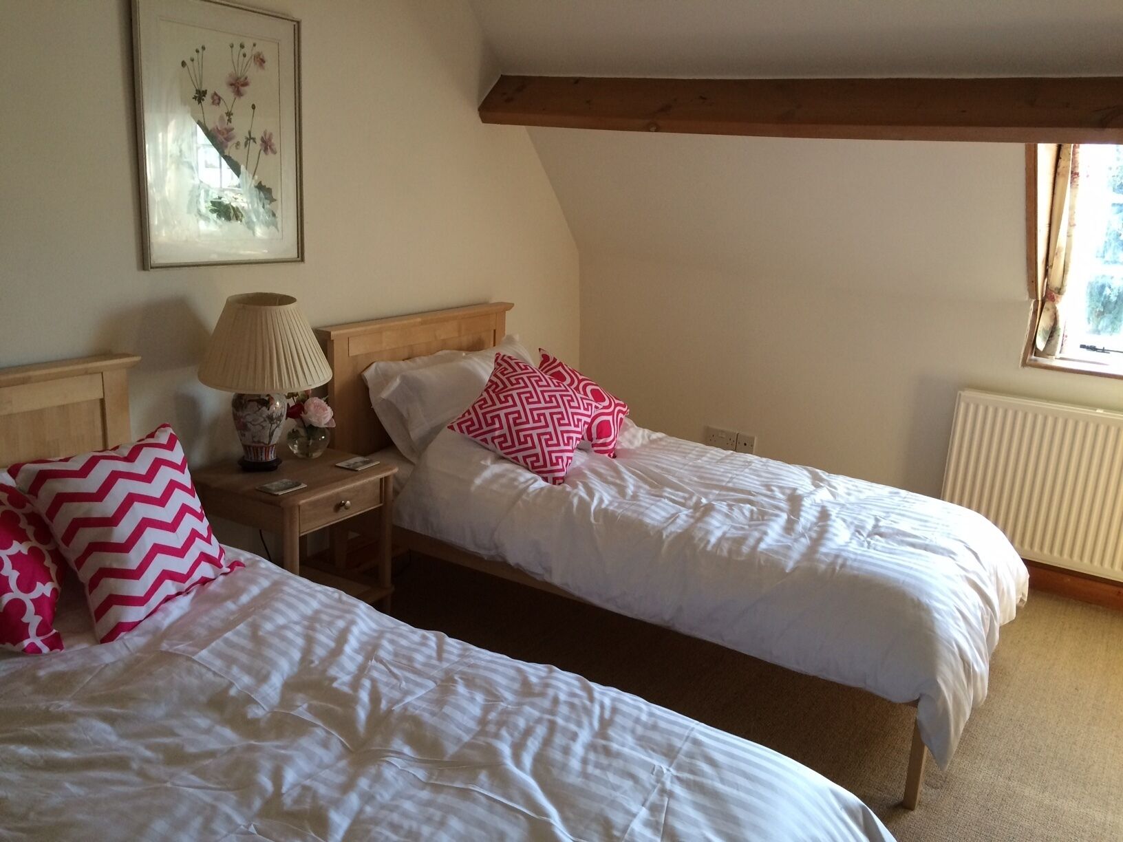 2 habitaciones, tabla de planchar con plancha, wifi y ropa de cama 