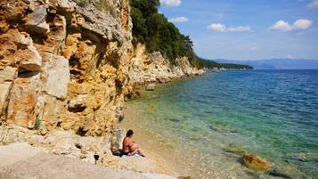 Una spiaggia nelle vicinanze