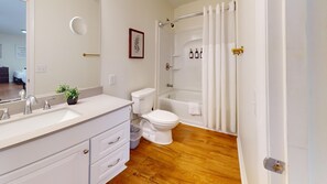 Hair dryer, towels - Steps from Broadway - The Lofts @ 107 - Unit 1, Steps from Broadway - The Lofts @ 107 - Unit 1 (Nashville)