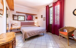 5 bedrooms, travel crib, free WiFi, bed sheets