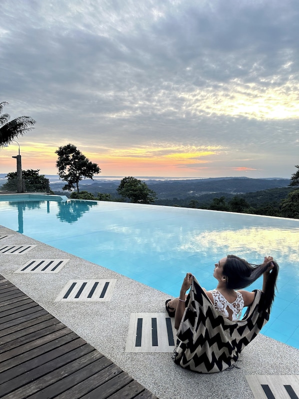 Außenpool, geöffnet von 09:00 Uhr bis 21:00 Uhr, Liegestühle