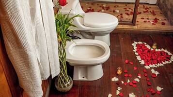 Luxury Double Room, Non Smoking | Bathroom