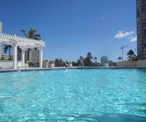 EPIC 30th Flr Oceanview Studio B Waikiki-Bargain FREE Beach Gear w/True Kitchen