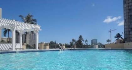 EPIC 30th Flr Oceanview Studio B Waikiki-Bargain FREE Beach Gear w/True Kitchen