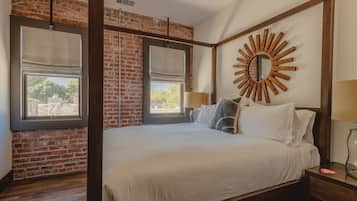 2 bedrooms, iron/ironing board, internet, bed sheets