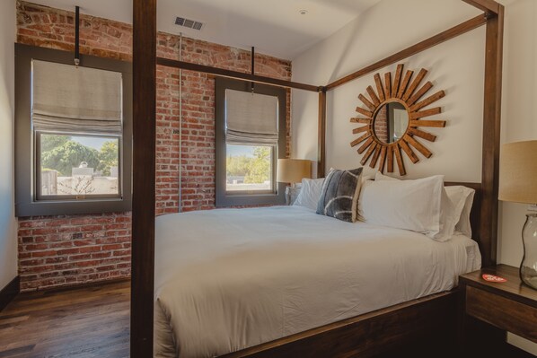 2 bedrooms, iron/ironing board, internet, bed sheets - SLO Brew Lofts - 2 Bedroom 'The Vagabond Loft' (San Luis Obispo)