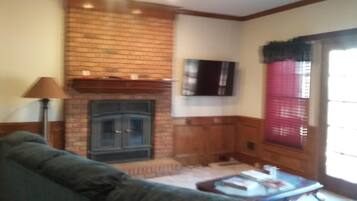 TV, fireplace, offices