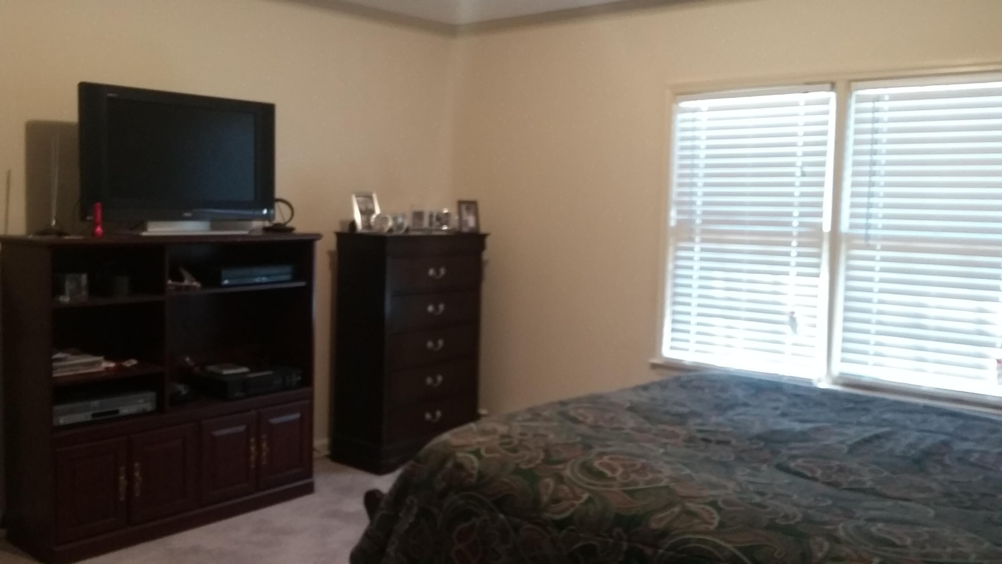 4 makuuhuonetta, silitysrauta/-lauta, internet, vuodevaatteet