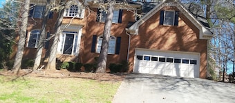 Elegante 2 Story Brick / Suburban Atlanta - Tucker- Near Stone Mountain