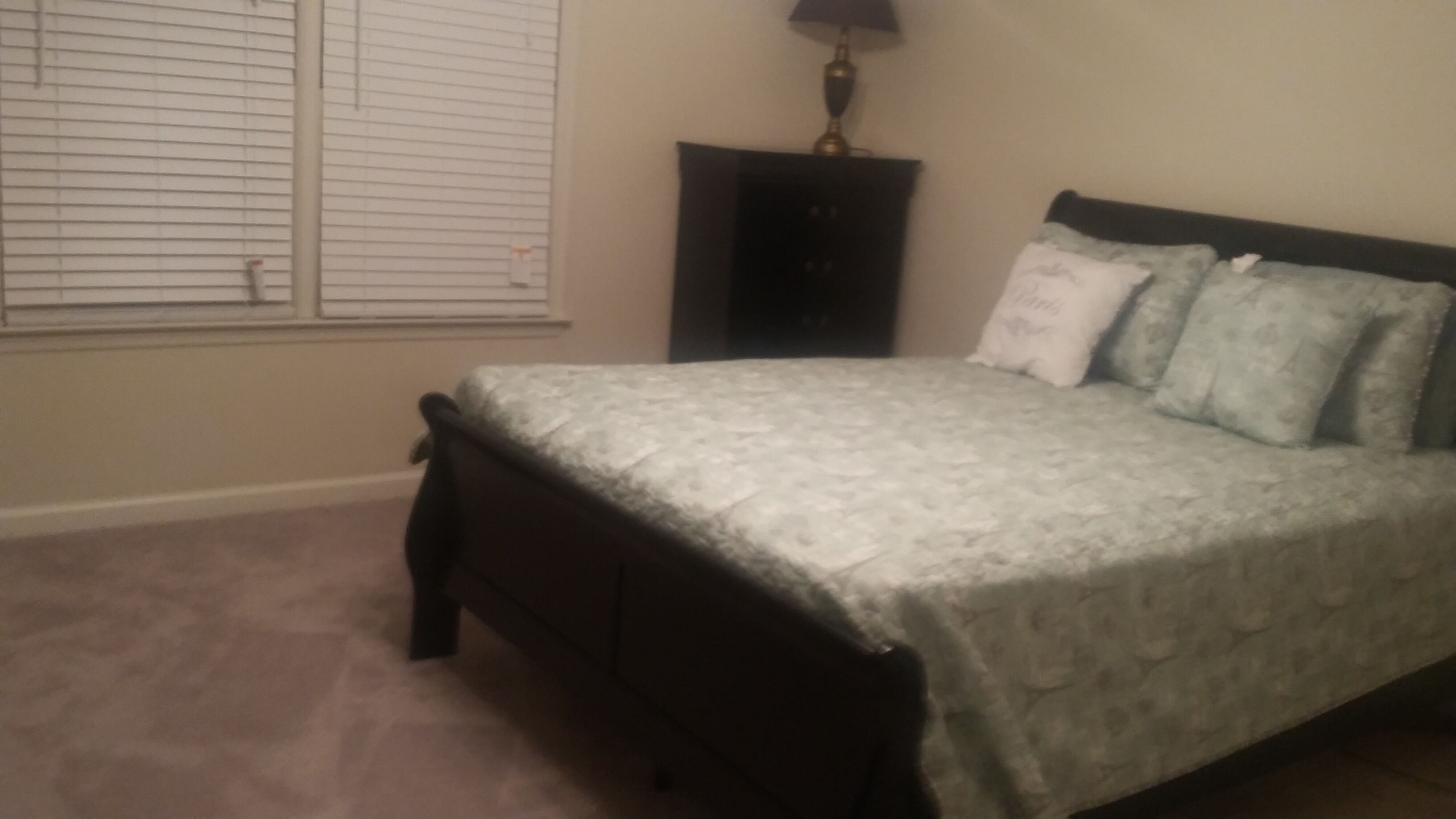 4 bedrooms, iron/ironing board, Internet, bed sheets