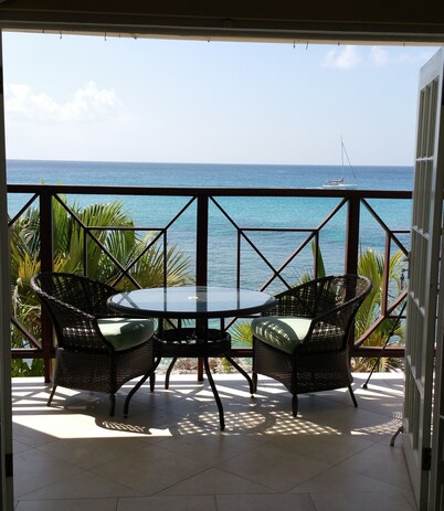 Beachfront - Relaxing views