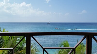 Beachfront - Relaxing views