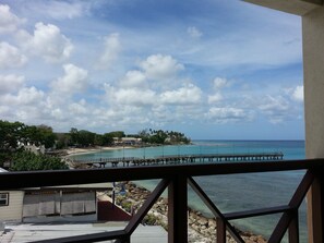 Property grounds - Beachfront - Relaxing views (Speightstown)