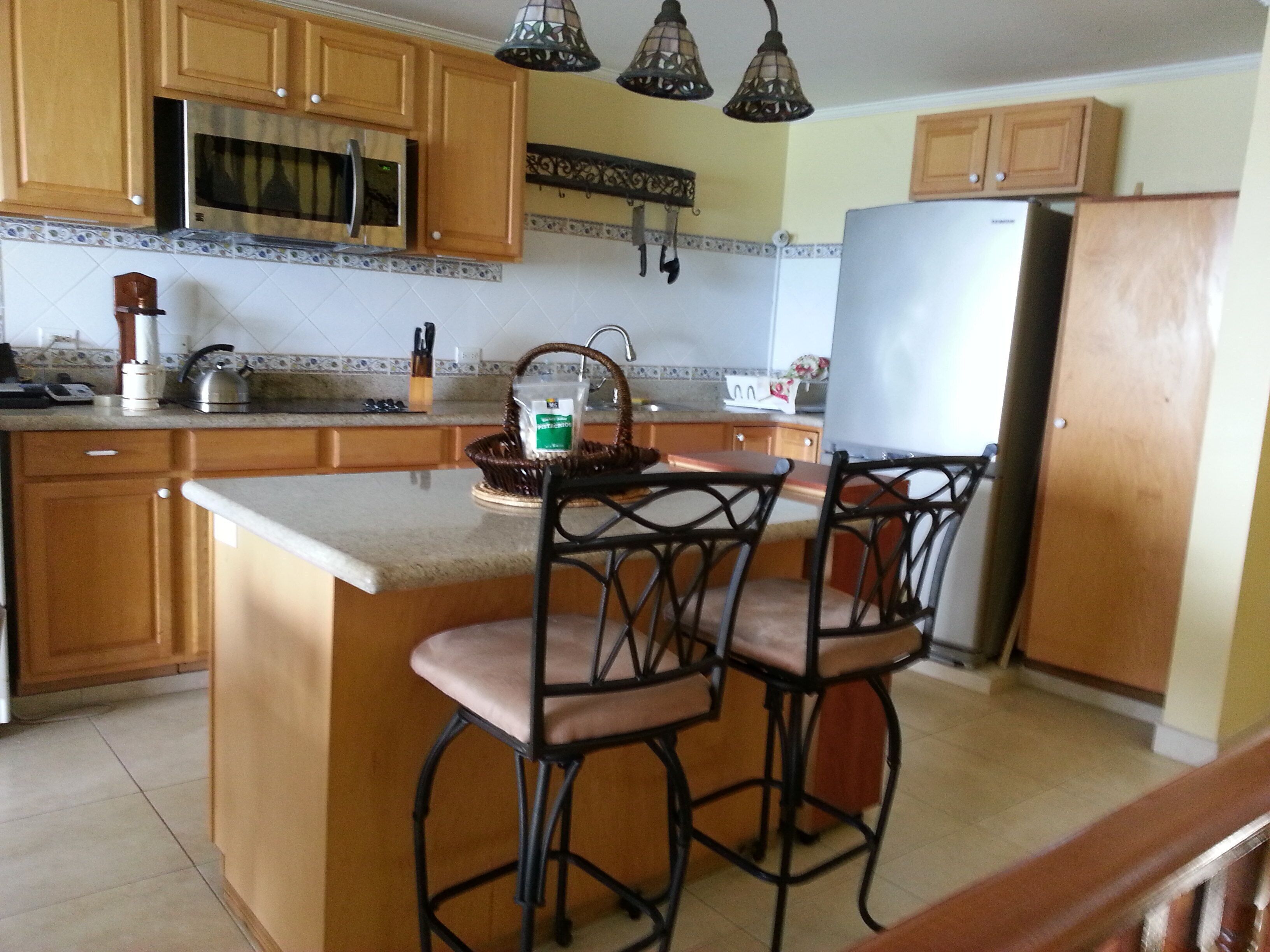 冷蔵庫、電子レンジ、コンロ、コーヒー / ティーメーカー