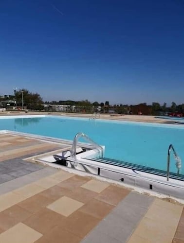 Beautiful Lakeside lodge with Hot Tub