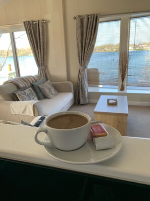 Interior - Beautiful Lakeside lodge with Hot Tub (LINCON)
