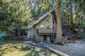 Exterior - Cedar Grove Lodge | BBQ | Wifi, Hot tub, AC (Packwood)