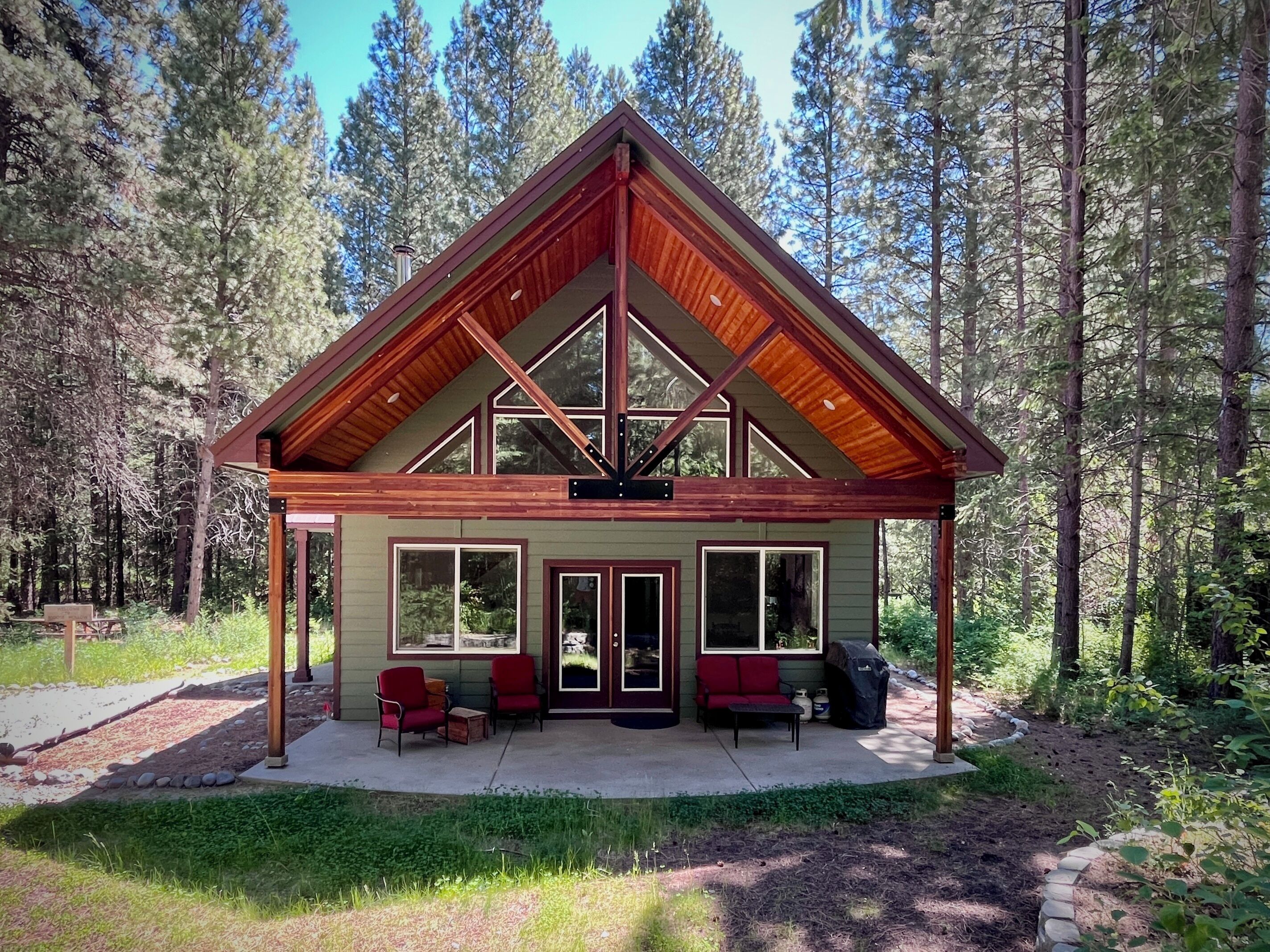 Skiers, Cyclists, Runners! Newly-Built 3 Bedroom House on the MVSTA Trail!
