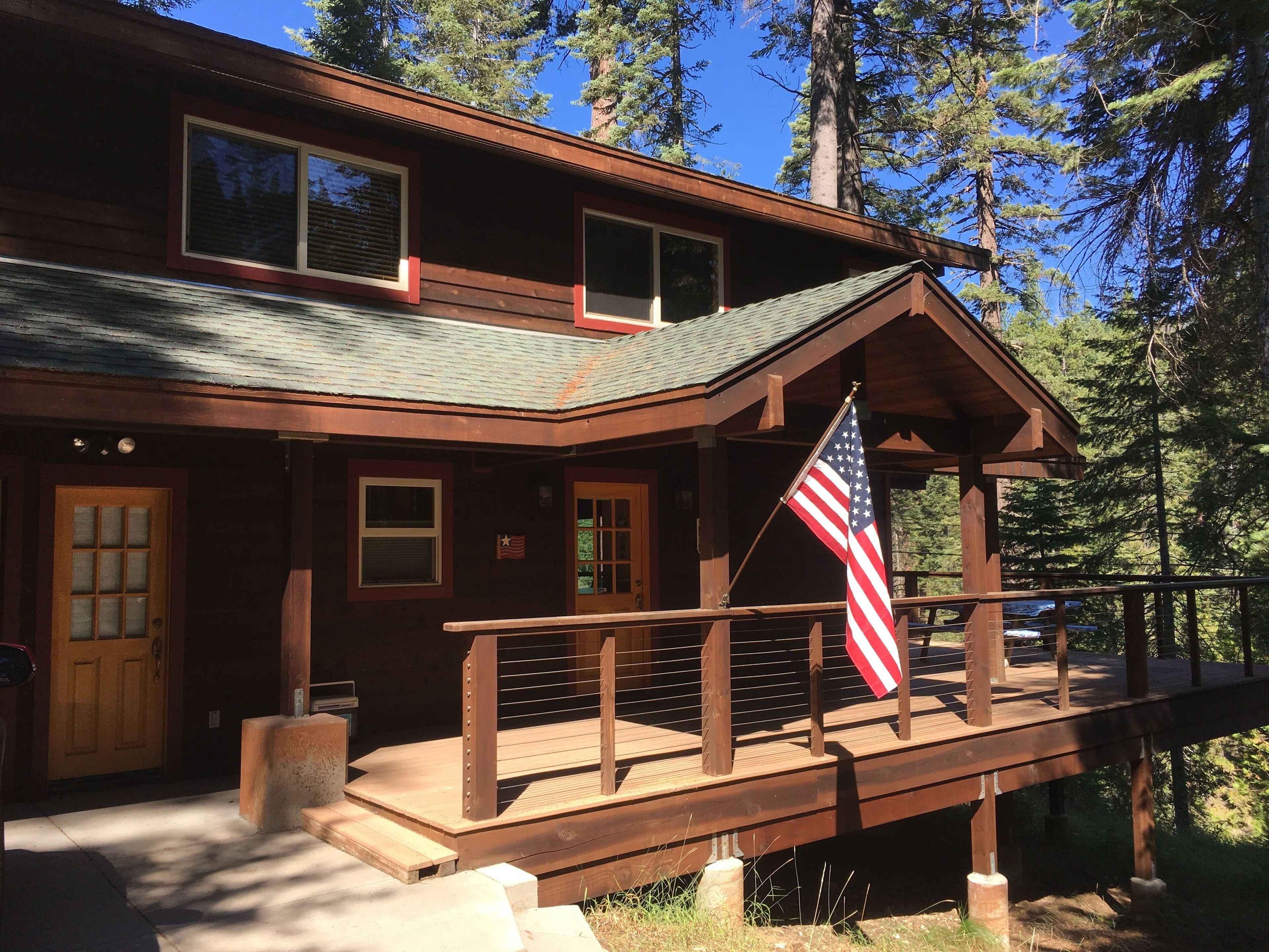 Beautiful Cabin with Wi-Fi Overlooking Stanislaus River - Strawberry, CA