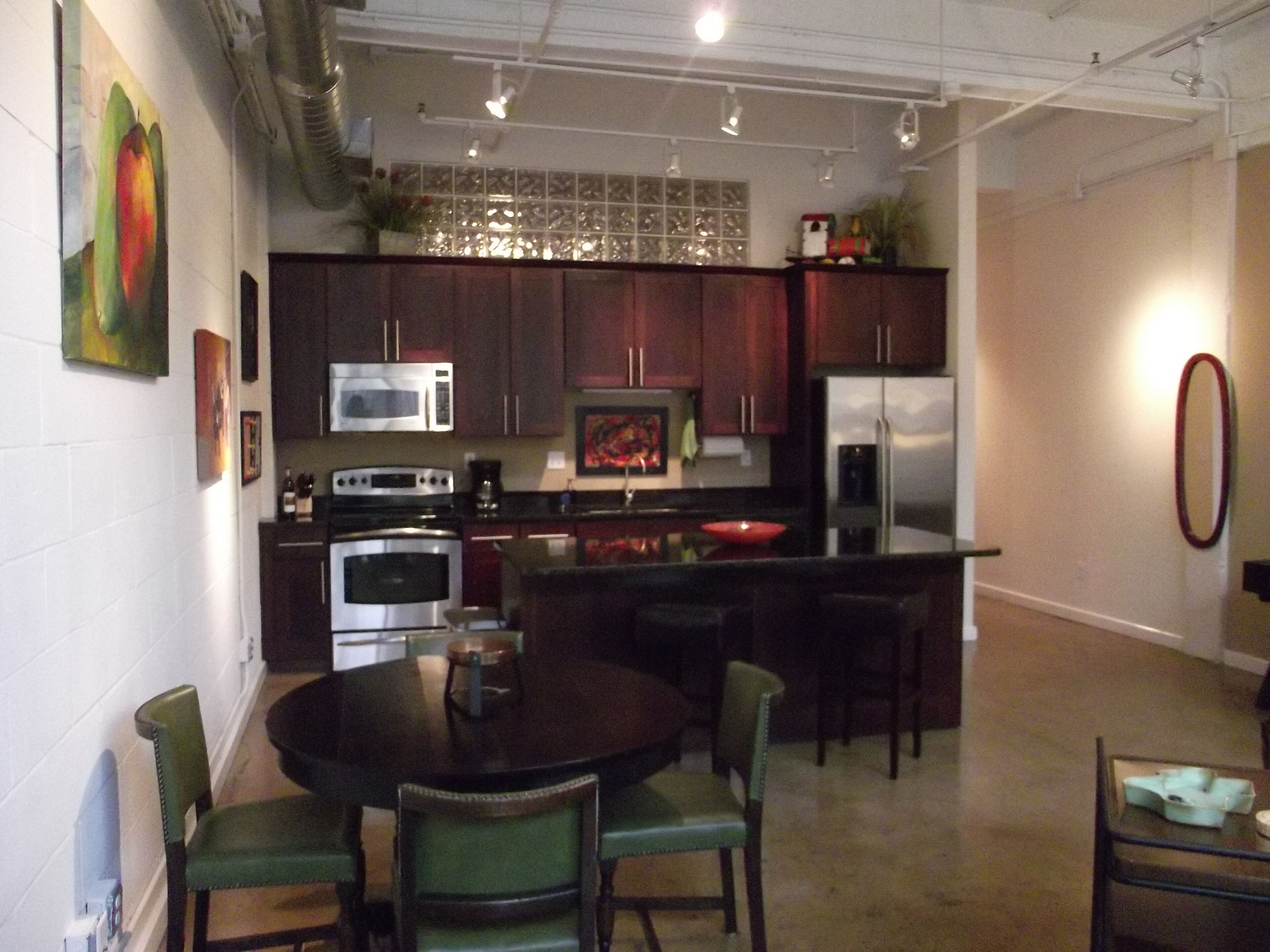 Beautiful Downtown Loft 