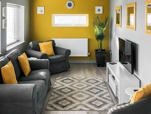 Fireplace - 4 bedroom accommodation in Criccieth, near Porthmadog (Criccieth, near Porthmadog)